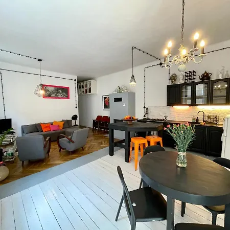 The Royal Route Art Apartment *